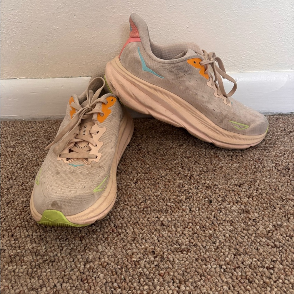 HOKA Clifton 9- Vanilla Astral Colorway-7.5b